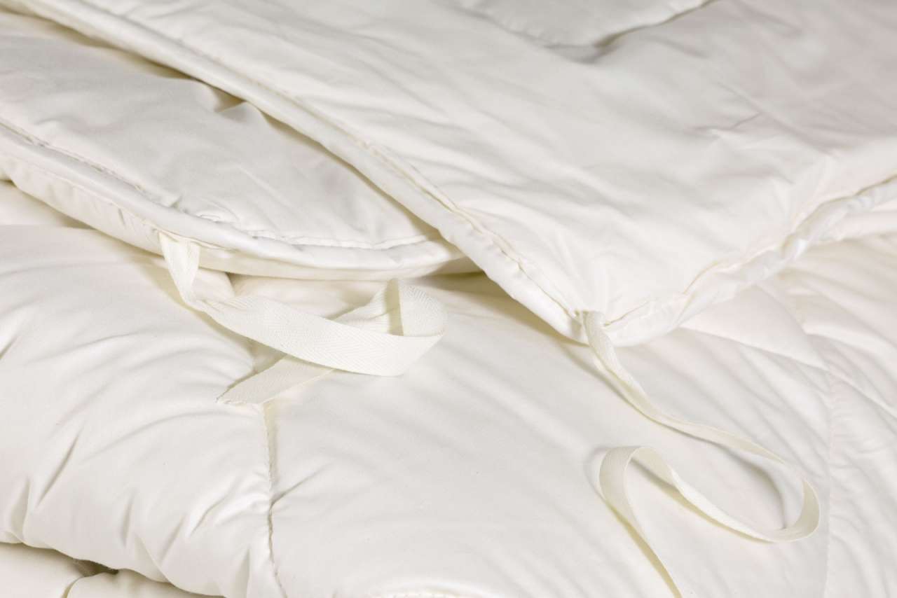 purenature PureNature Four Seasons duvet virgin sheep's wool with tying straps zollfrei