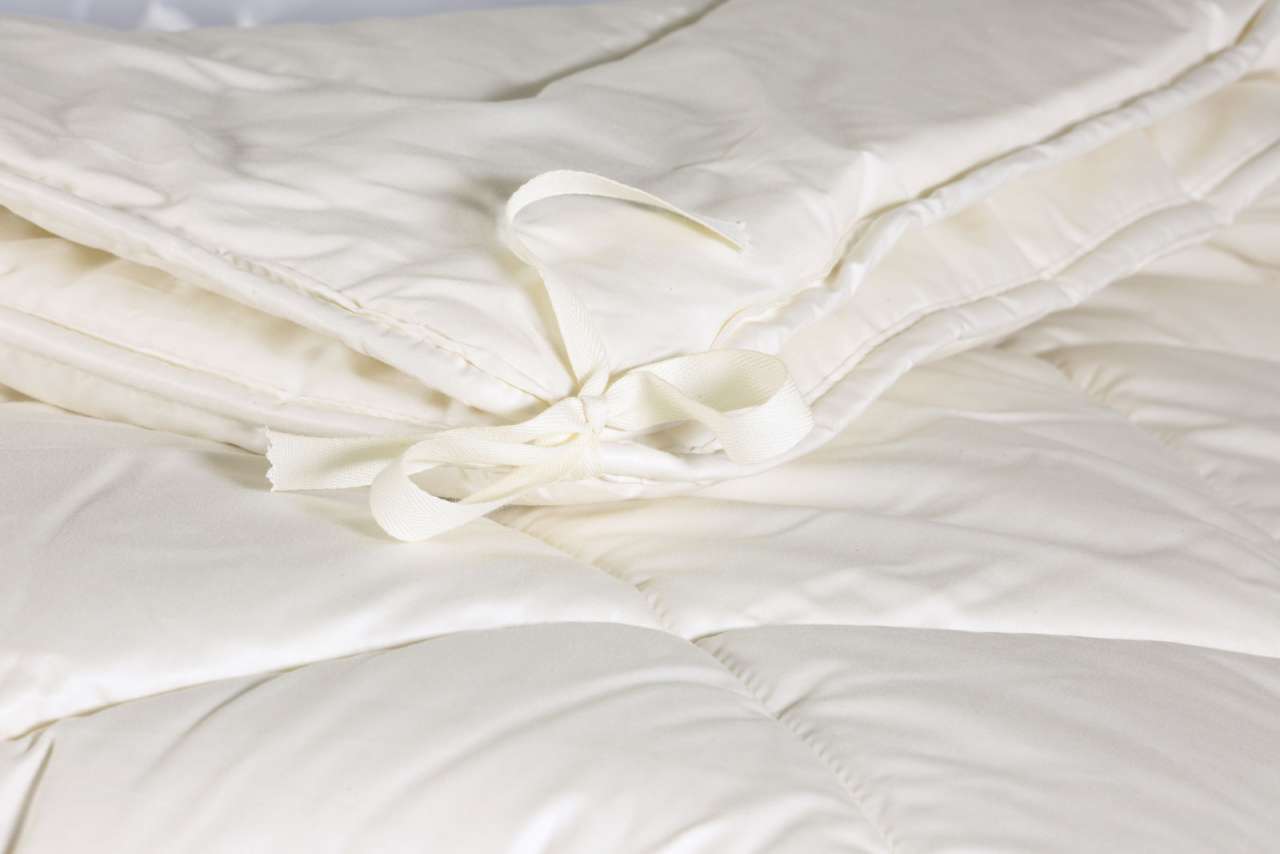 purenature PureNature Four Seasons duvet virgin sheep's wool with tying straps zollfrei
