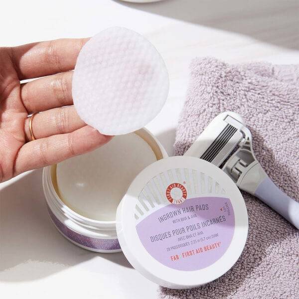 First Aid Beauty Bye Bye Bumps – Best of Body Kit Letzter Tag