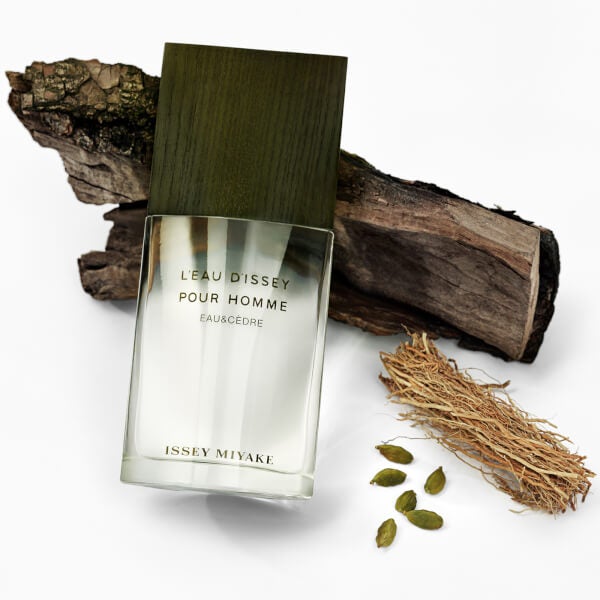 Issey Miyake L'Eau D'Issey Eau and Cèdre Eau de Toilette Intense 50ml 50% Rabatt mit kostenlosem Versand