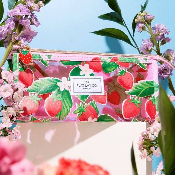 The Flat Lay Co. Open Flat Makeup Jelly Box Bag - Summer Strawberries Osterangebot
