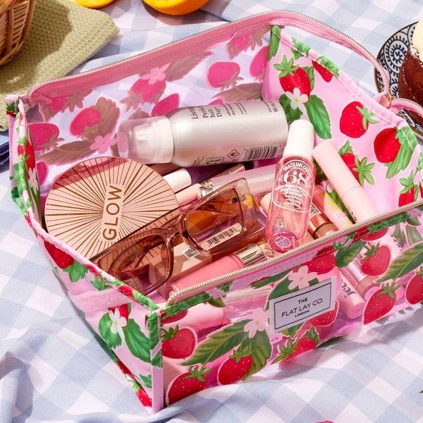 The Flat Lay Co. Open Flat Makeup Jelly Box Bag - Summer Strawberries Osterangebot