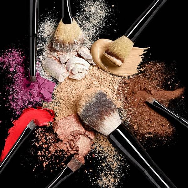 Illamasqua Brush Kit: Must Have Essentials Zeitlich begrenztes Angebot