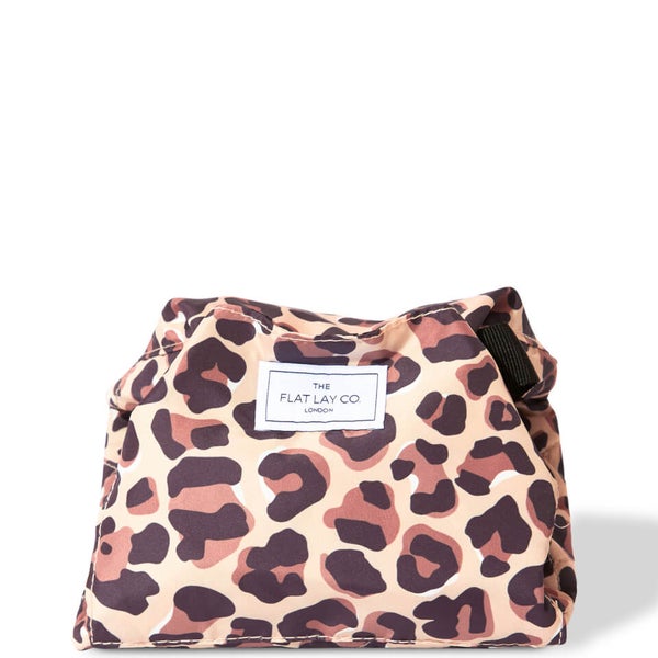 The Flat Lay Co. Drawstring Bag - Leopard Print Letzte 3 Tage