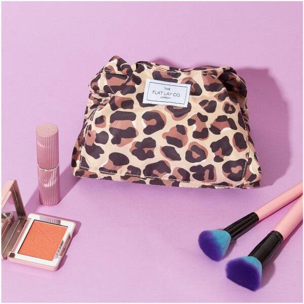 The Flat Lay Co. Drawstring Bag - Leopard Print Letzte 3 Tage