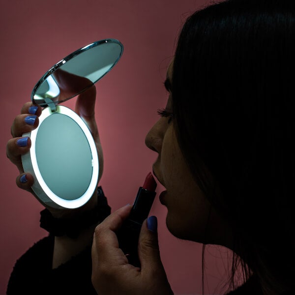StylPro Flip 'N' Charge Mirror 50% Rabatt mit kostenlosem Versand