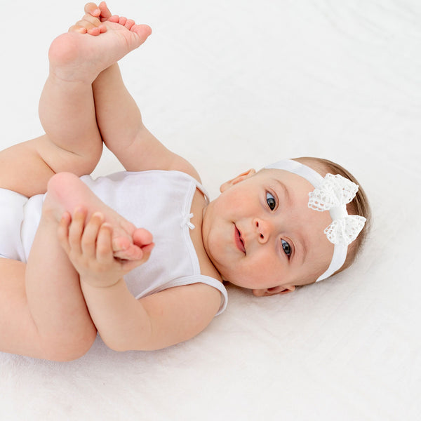 Parsa Beauty PARSA Baby Haarband weiß mit Spitzenschleife 1Stk Heißer Verkauf