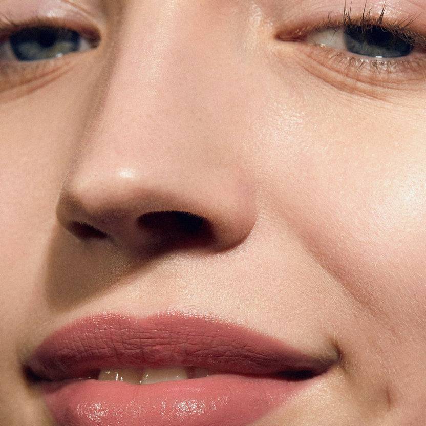 MÁDARA Cosmetics DAZZLE NIGHTS Satin Shine Lipstick (3.8g) Kostenloser Versand