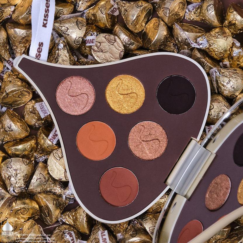 Glamlite Cosmetics Hershey's Kisses x Glamlite Milk Chocolate with Almonds Palette im Angebot