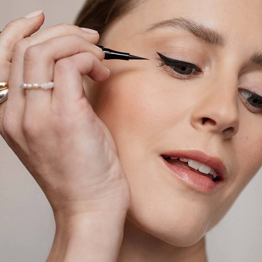Strong Cosmetics Eyeliner Pen Letzte 2 Tage