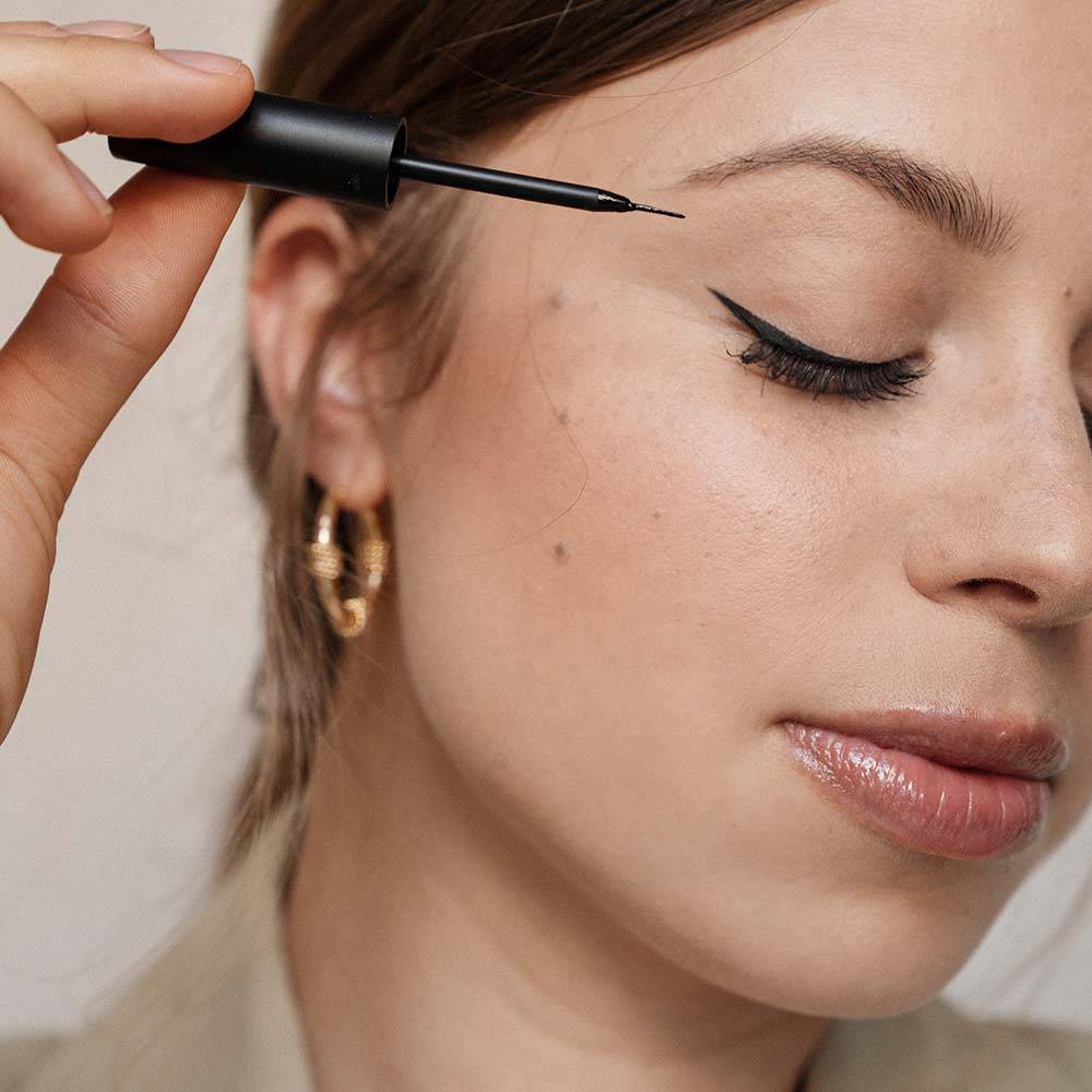Strong Cosmetics Dip Eyeliner Bis zu 55% Rabatt